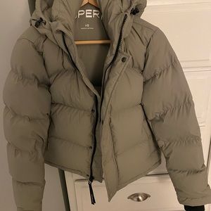 Aritzia Super Puff jacket. Immaculate condition. Only worn twice. Size XS